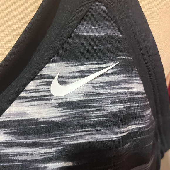 Nike Black and White Sports Top with Built in Bra, size XL - Picture 2 of 9